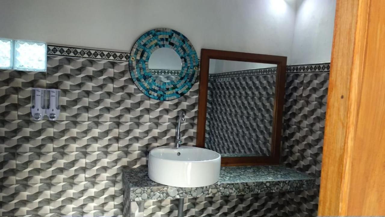 Vina Bungalow Toyapakeh Εξωτερικό φωτογραφία